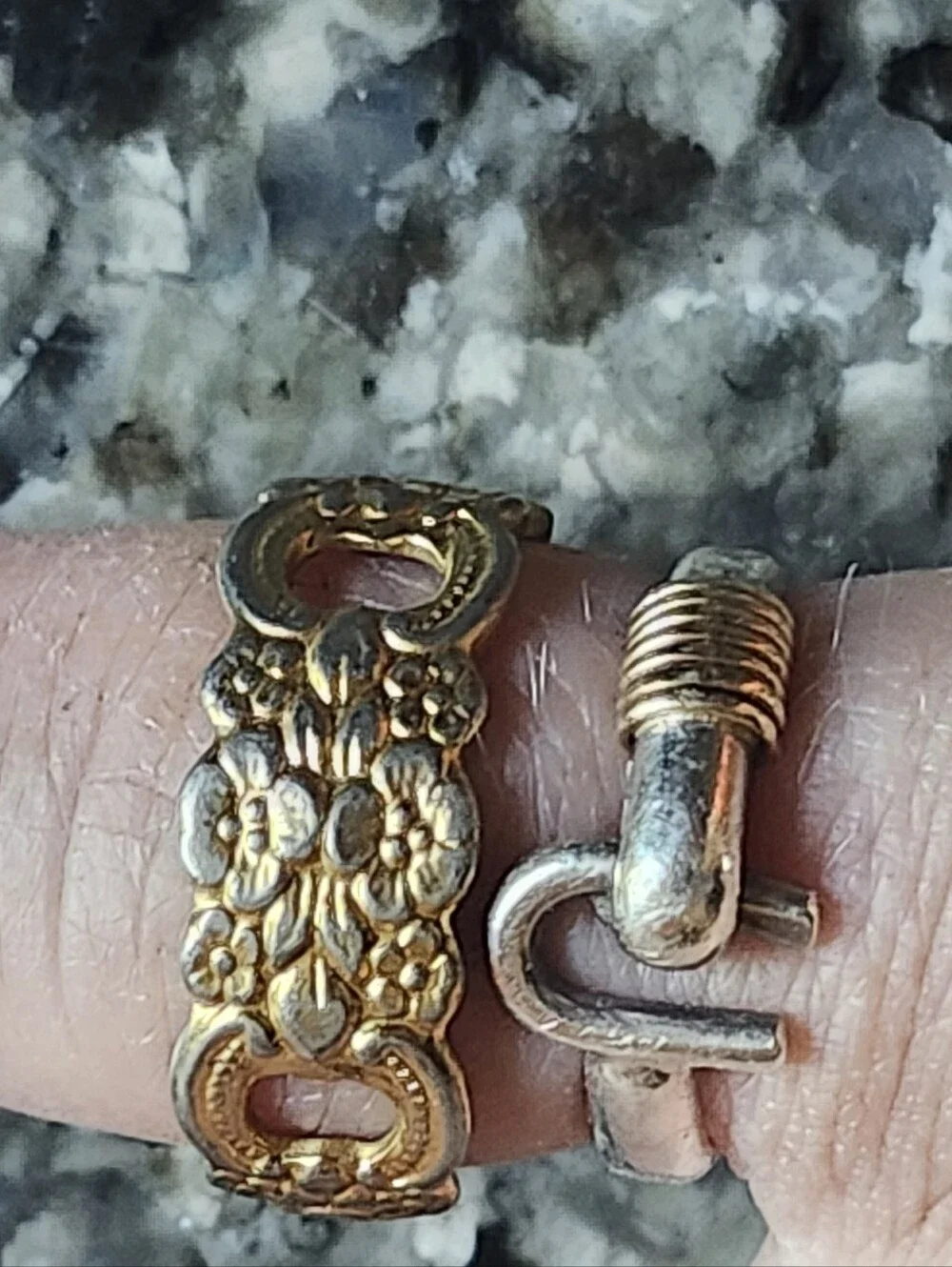 Vtg Oneida Gold Plated Floral Openwork Spoon Ring